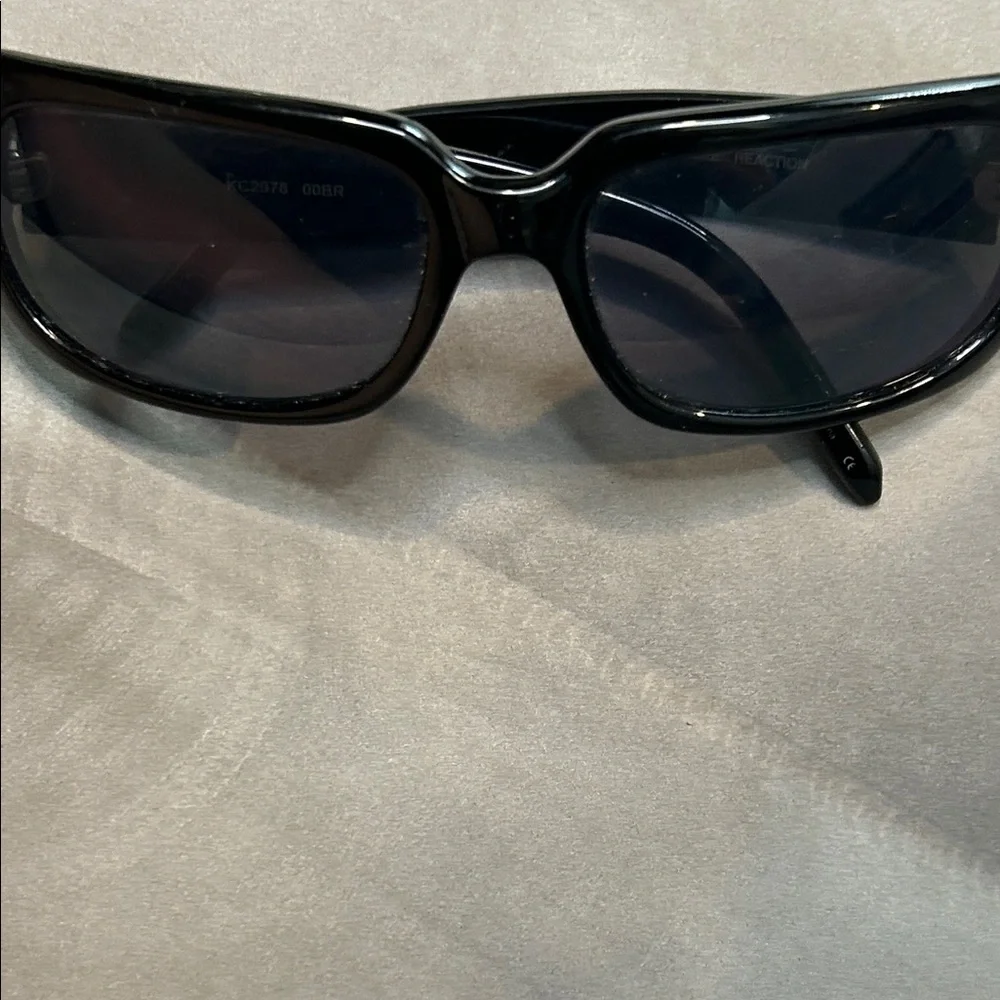 Kenneth Cole reaction pre owned‎ Classic Black Sunglasses